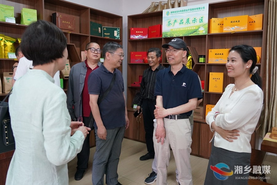乡友回乡考察 情系桑梓谋发展