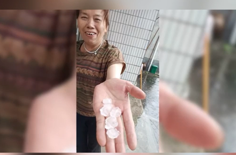 湘乡局地突降冰雹