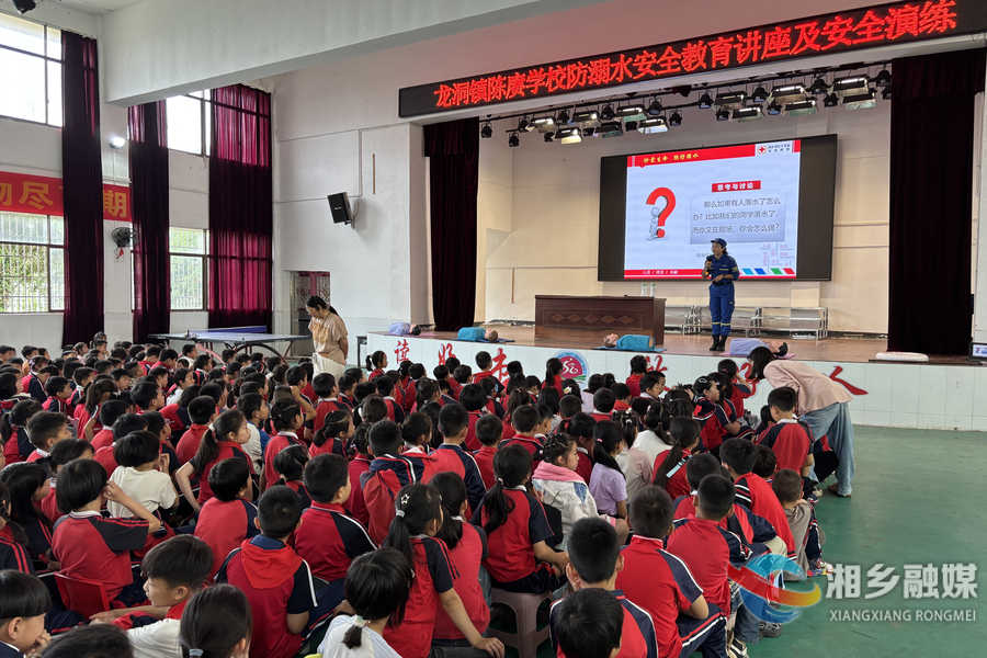 蓝天救援队进校园 防溺水安全送身边