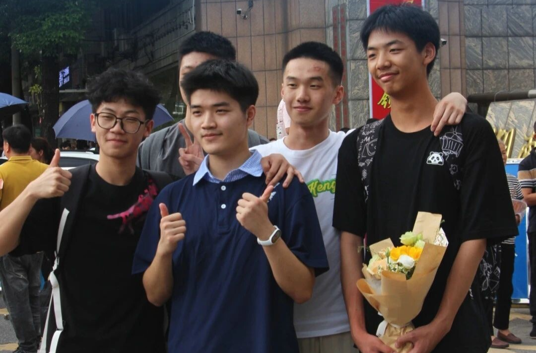 海报 | 湘乡少年 祝你们前程似锦 未来可期！