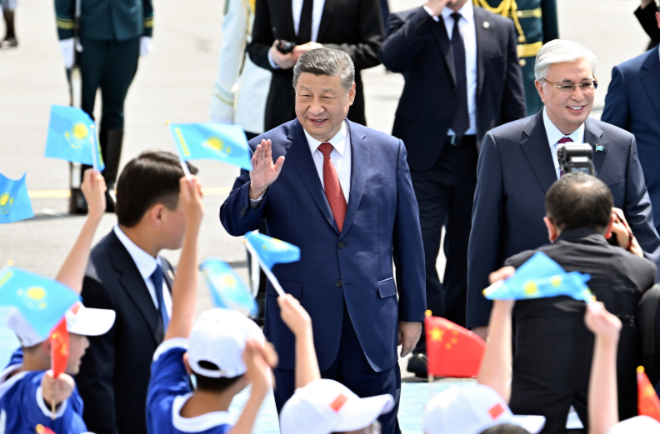 习近平抵达阿斯塔纳出席第二届中国—中亚峰会