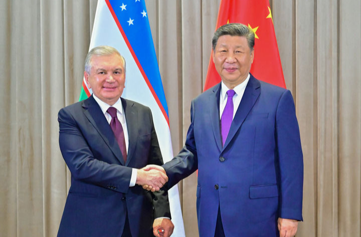 习近平会见乌兹别克斯坦总统米尔济约耶夫