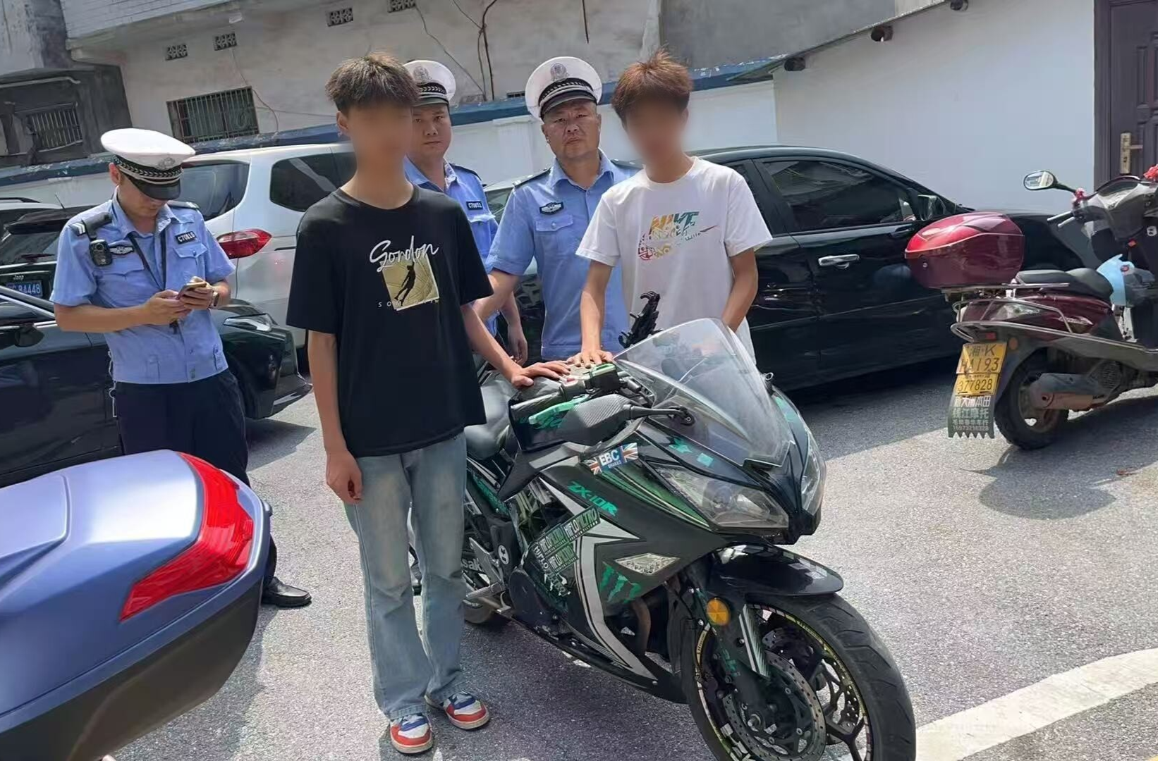 [公安局] 16岁学生“飙车炸街”被查处