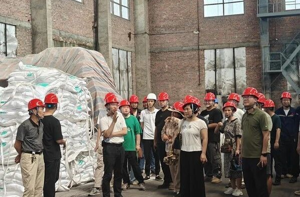安全课堂进车间 湘乡开展危化企业全员实训