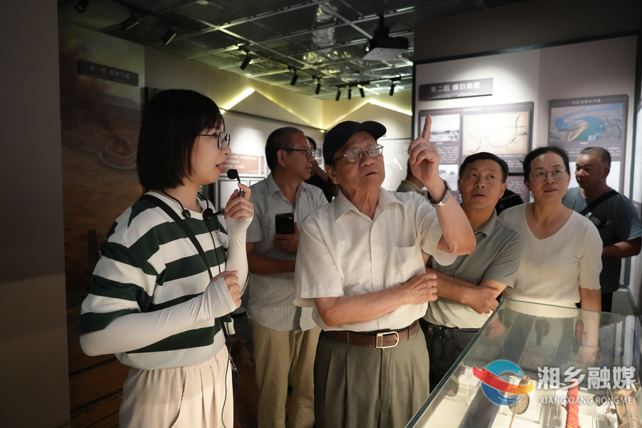 《左宗棠与近代新疆》课题组来湘乡调研