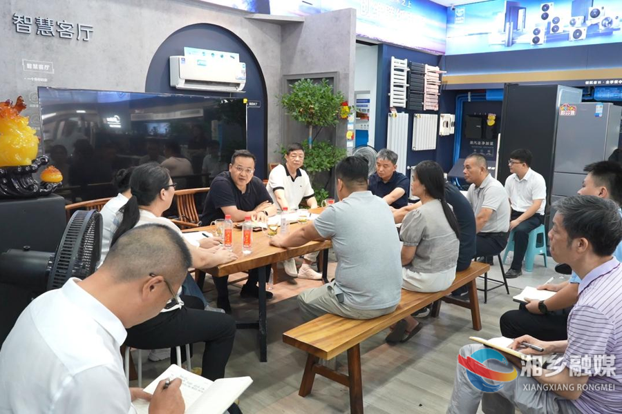 【三听三问】郭勇调研全市商贸流通领域发展情况