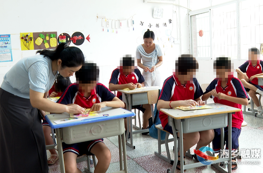 手鼓传情，画笔表意！湘乡特校学子的 “专属礼物” 点亮教师节