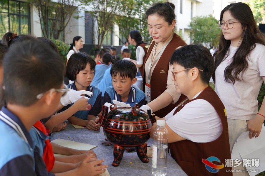 湖南博物院“移动博物馆”巡展走进湘乡