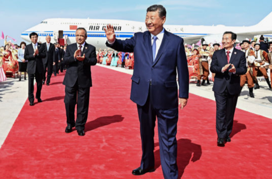 独家视频丨习近平率中央代表团乘专机抵达乌鲁木齐