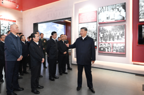 独家视频丨习近平参观新疆维吾尔自治区成立70周年主题成就展