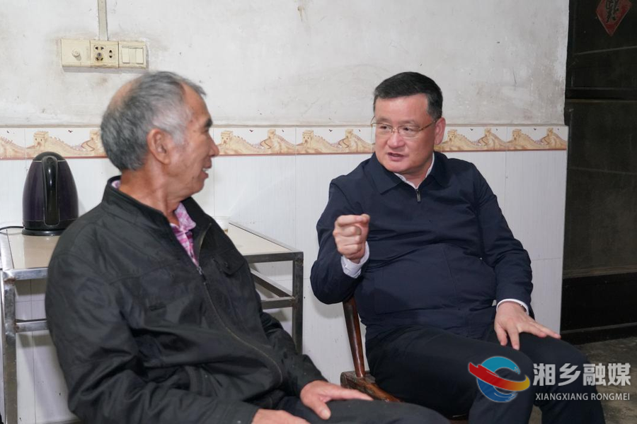 赵新文走访慰问困难群众