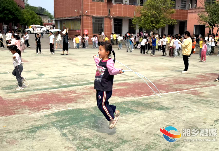 [教育局]“绳”采飞扬 育塅示范学校举办校园跳绳比赛