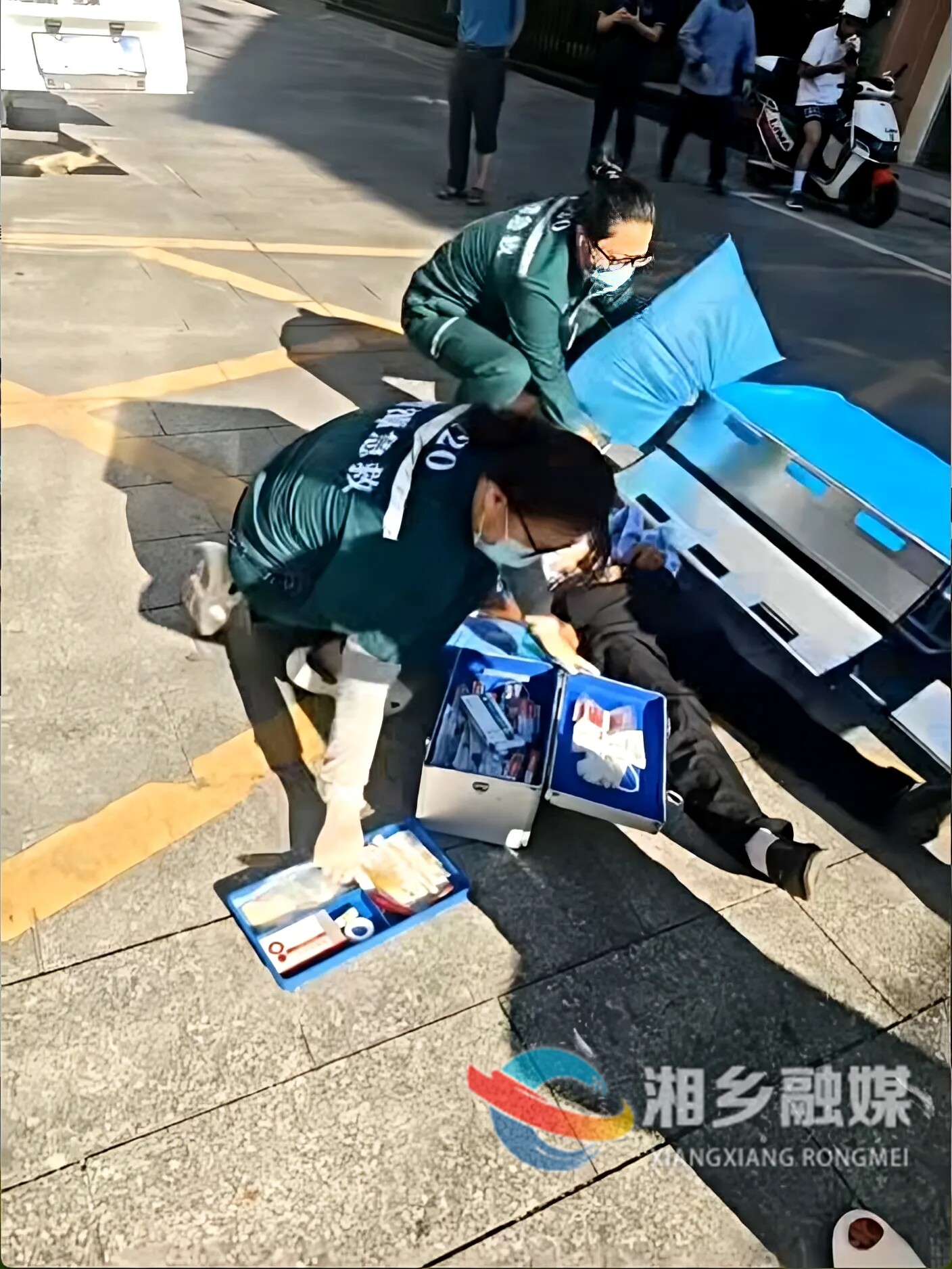 【凡人善举】湘乡：八旬老人街头晕倒 爱心接力挽救生命