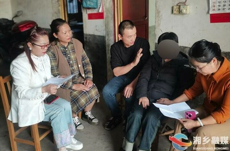 [棋梓镇]“两癌”救助暖人心  真情慰问送关怀