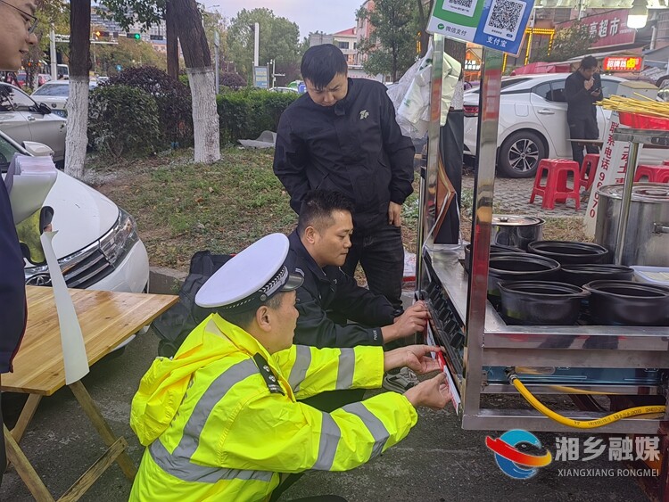 [公安局]“警保联动”助力交通安全宣传