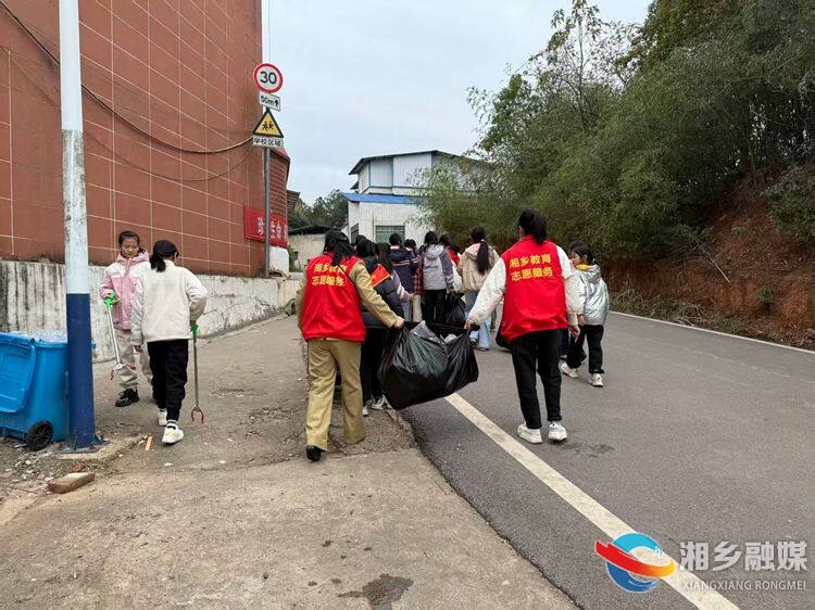 [教育局]育塅示范学校开展美化校园周边环境志愿服务活动