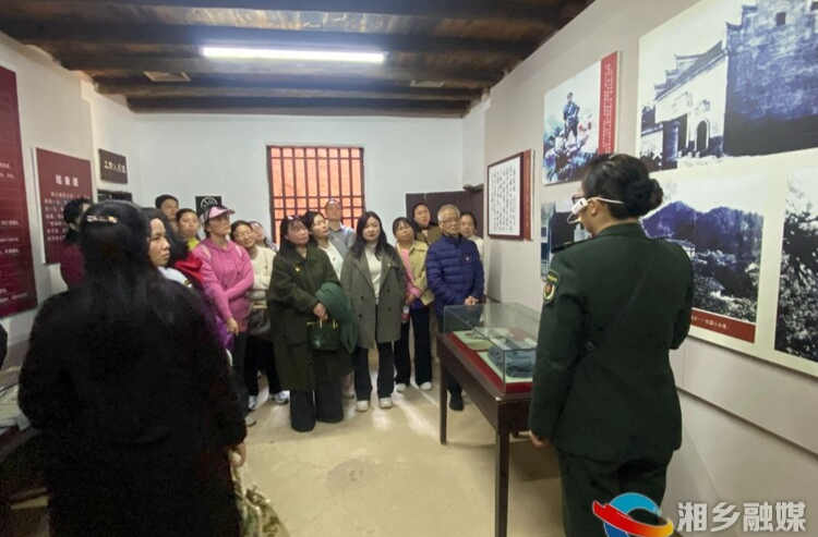 [教育局]追寻红色足迹 湖铁学校开展主题党日活动