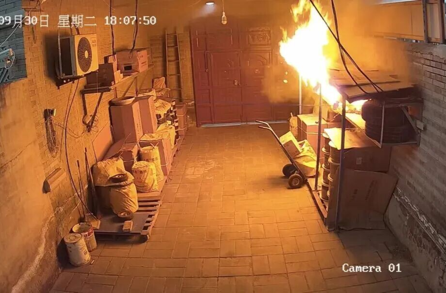 “建议拆完快递的纸箱立马扔掉”火上热搜，网友：再也不敢囤了