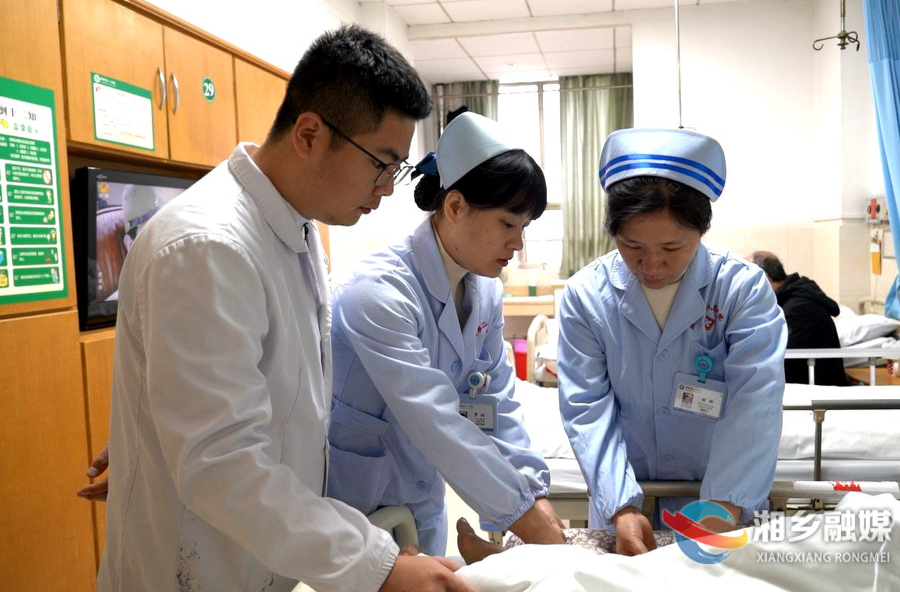 【政协风采】谢辉：白衣秉仁心 履职践初心