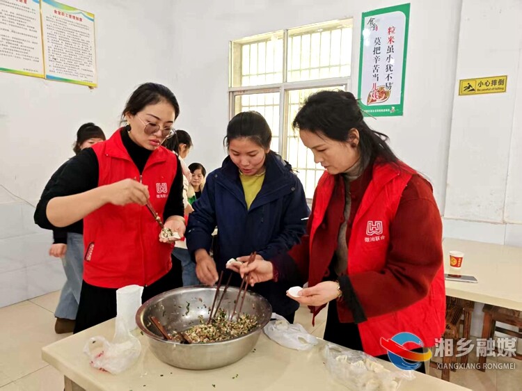 [泉塘镇]敬老爱老送温暖 敬老院里暖意浓