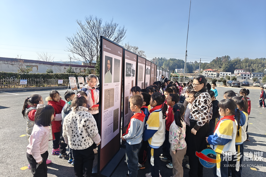 “双展”送下乡 这堂“行走的思政课”别开生面