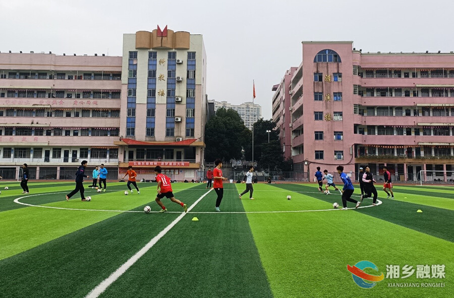 湘乡足球代表队积极备战湘潭“贺岁杯”足球邀请赛