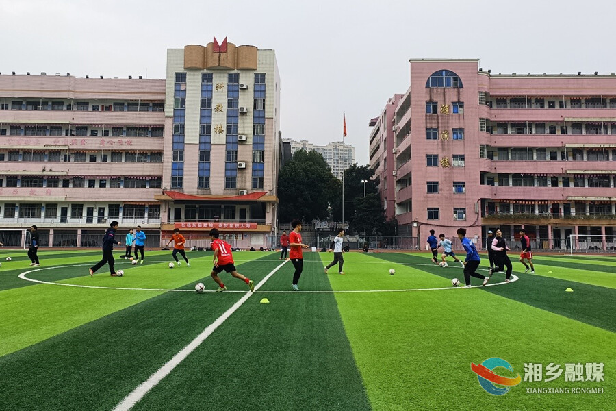 湘乡足球代表队积极备战湘潭“贺岁杯”足球邀请赛