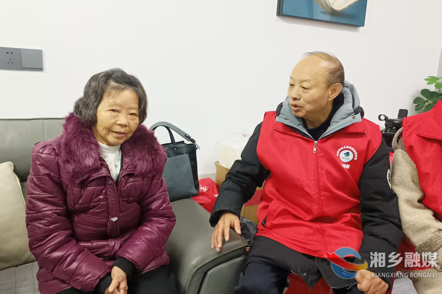 卫基联建：为困难老人送上新春祝福