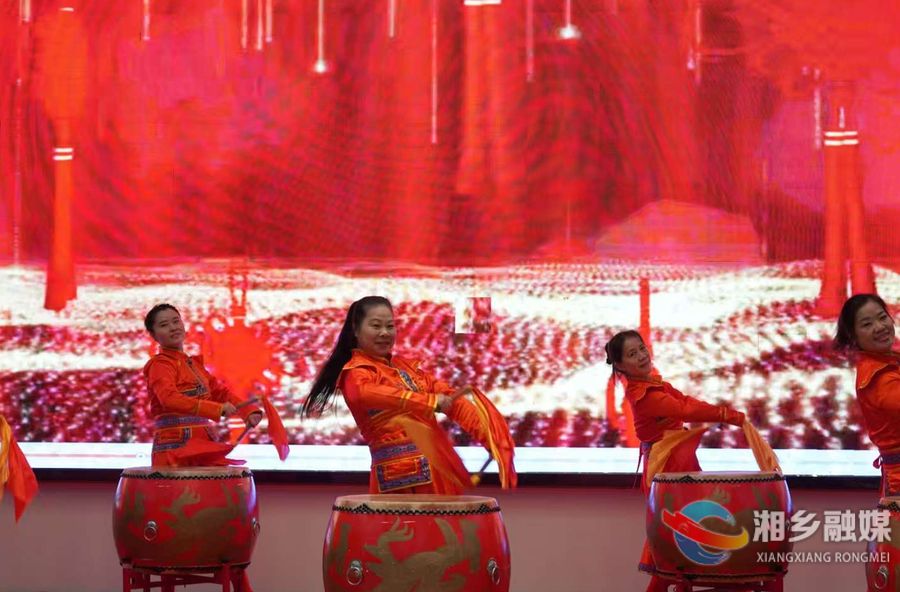 续写公益新篇！湘乡市龙城志愿者协会感恩年会圆满举行