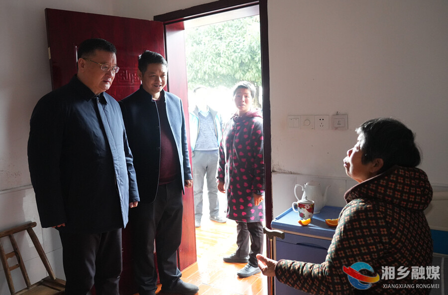 【温暖过年】赵新文走访慰问劳模、困难职工、伤残人员和敬老院老人