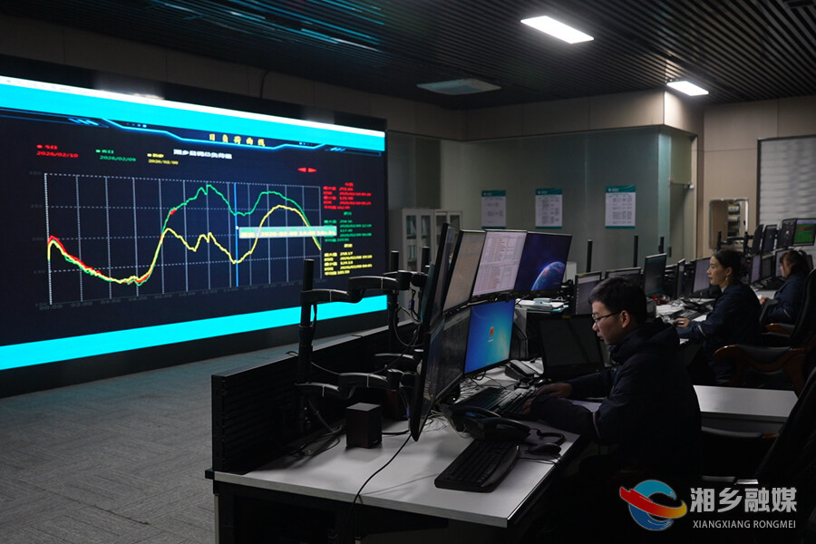 【春节我在岗】电力工人：守护灯火 照亮团圆年
