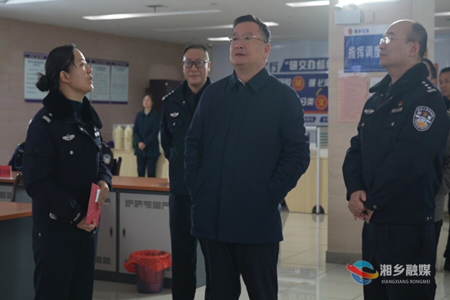 赵新文看望慰问坚守岗位的一线工作人员