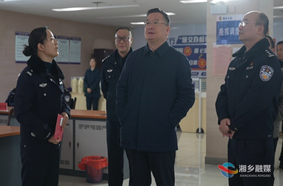 赵新文看望慰问坚守岗位的一线工作人员