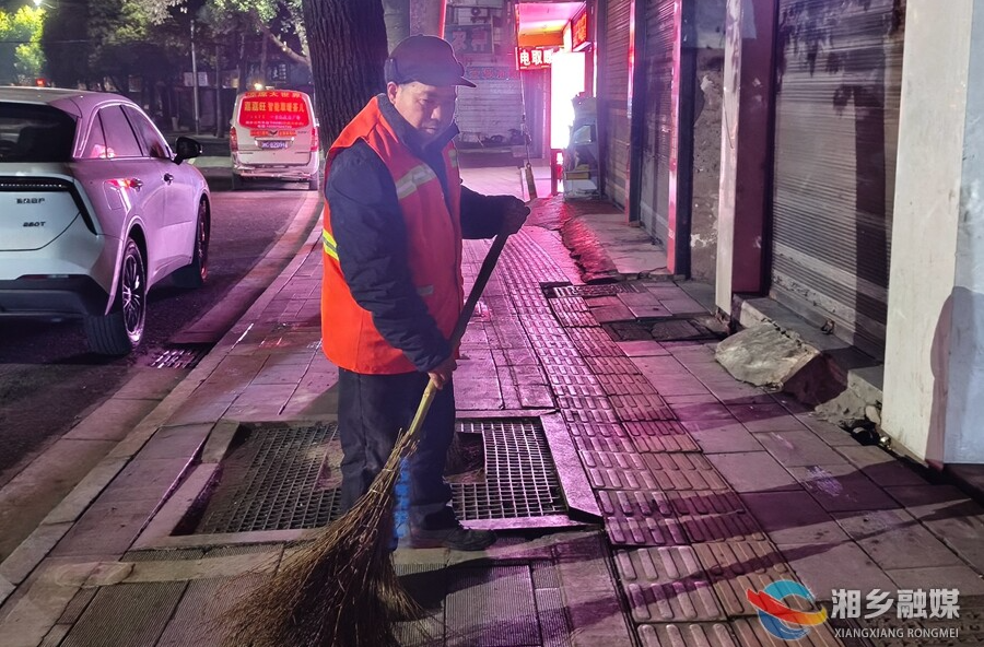 【春节我在岗】环卫服务“不停摆” 守护龙城“幸福年”
