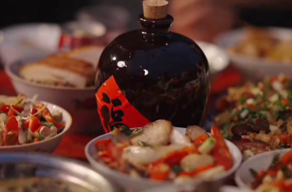 年到壶天，酒浓情更深