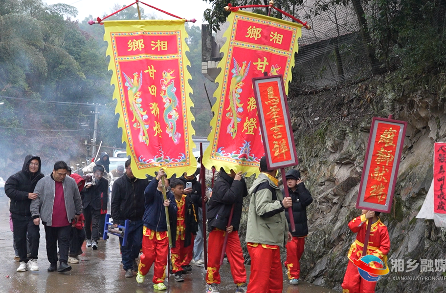 湘乡：甘田狮灯闹新春