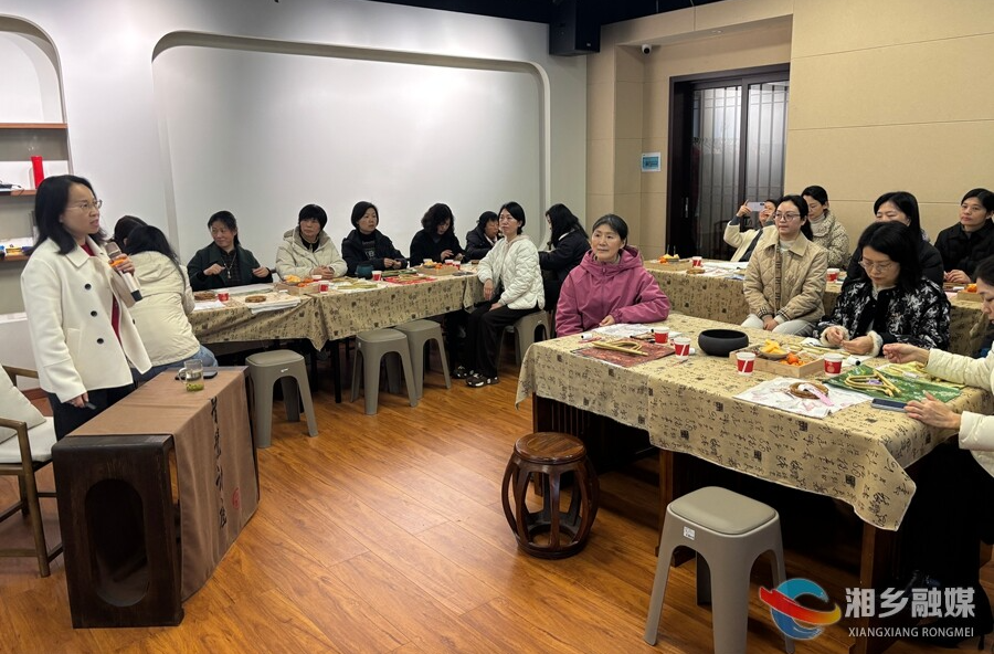 湘乡：巧手缝宋锦 中医话养生