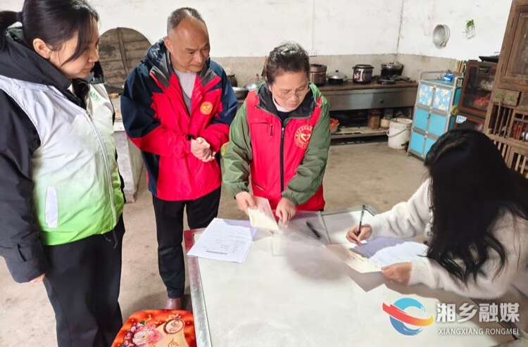 [泉塘镇]入户走访送关怀  用心守护伴成长