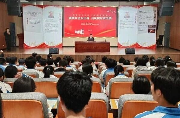 法治课堂走进东山学校 筑牢学生安全思想防线
