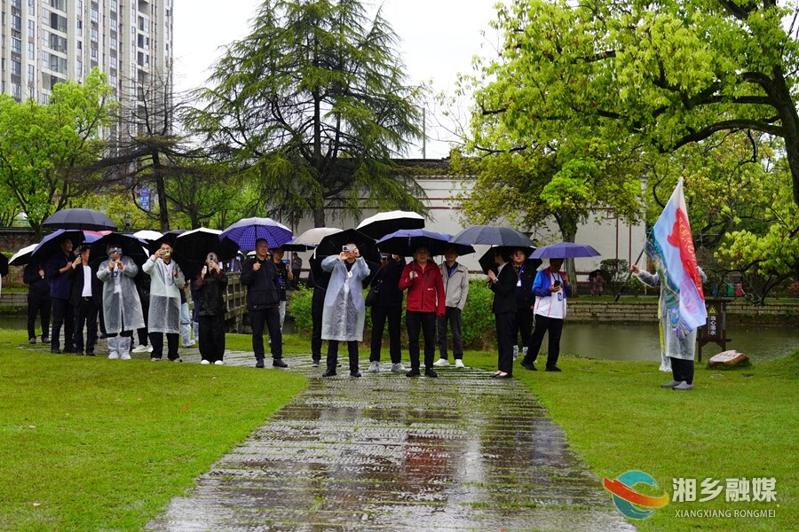 网络名人湖南行走进东山学校 追寻红色文脉