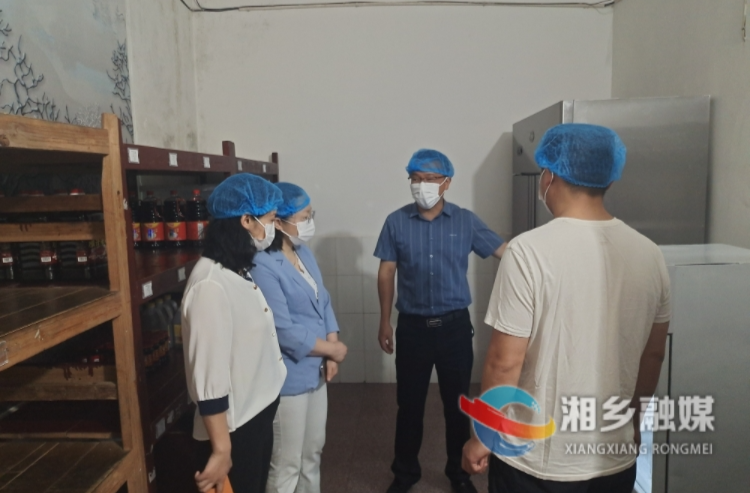 [泉塘镇]紧盯“食安底线” 织密校园防护网