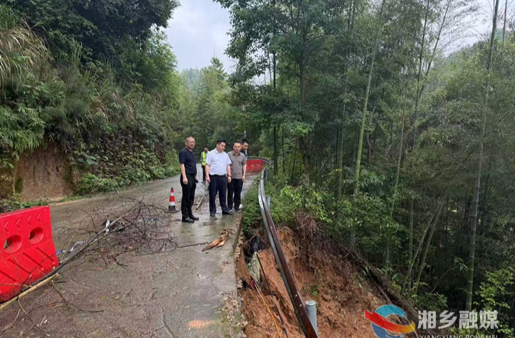 市领导带队督导道路交通安全隐患排查整治工作