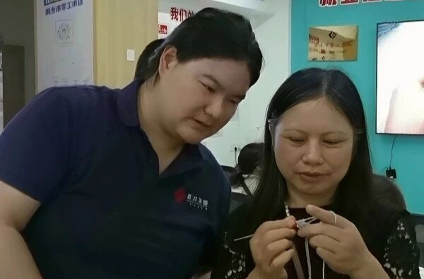 一针一线巧钩织！湘乡群众 “钩” 出增收新路子