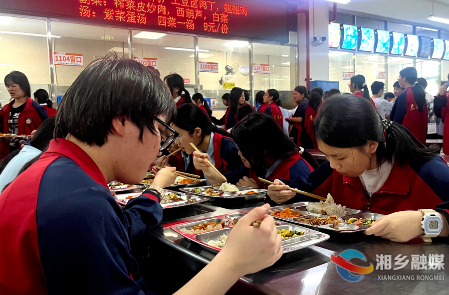 告别就餐“盲盒” 湘乡东台中学开启点餐模式