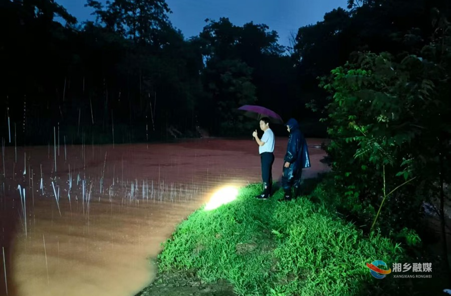 暴雨夜，镇村干部不眠：30分钟集结，84人安全转移