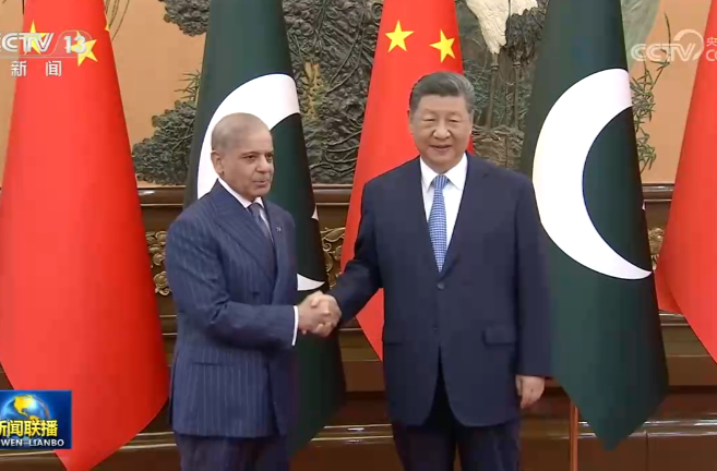 习近平会见巴基斯坦总理夏巴兹