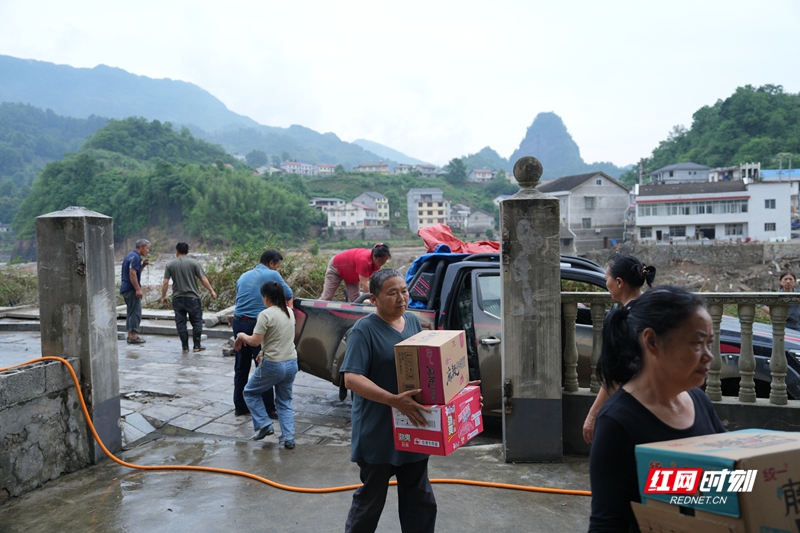 好评中国丨风雨过后，更显守望互助