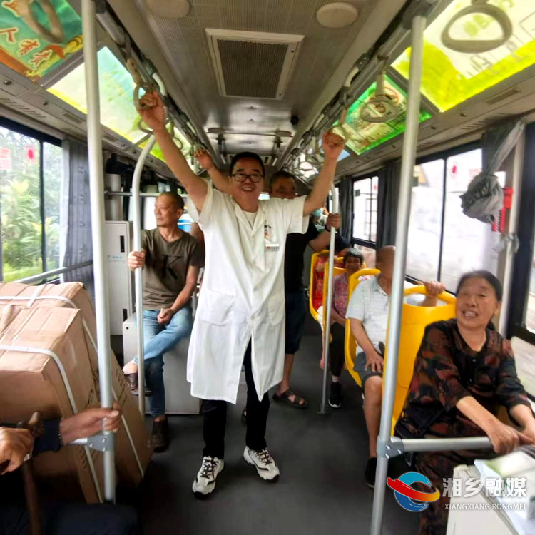 [卫健局]暖心服务下基层 细微之处见初心