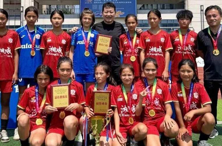 捷报传来！湘乡市壶天中学勇夺湘潭市级足球赛事女子组冠军
