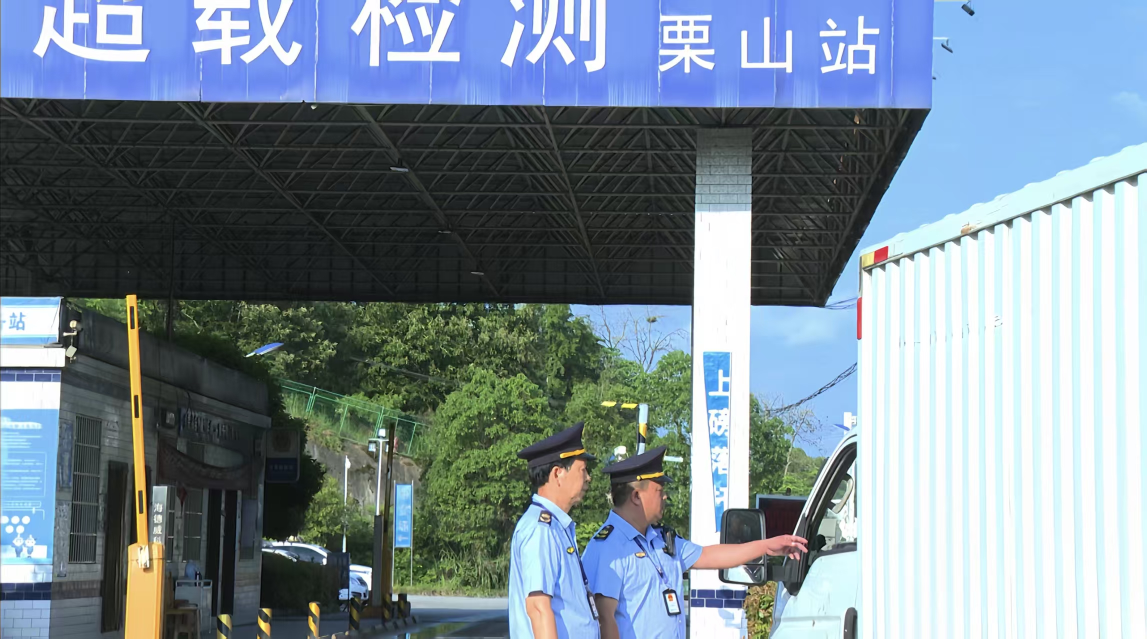 打非治违“雷霆行动”|部门联合严查烟花爆竹非法运输